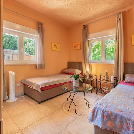 Cozy Home In Vrsi With Wifi Ngoại thất bức ảnh