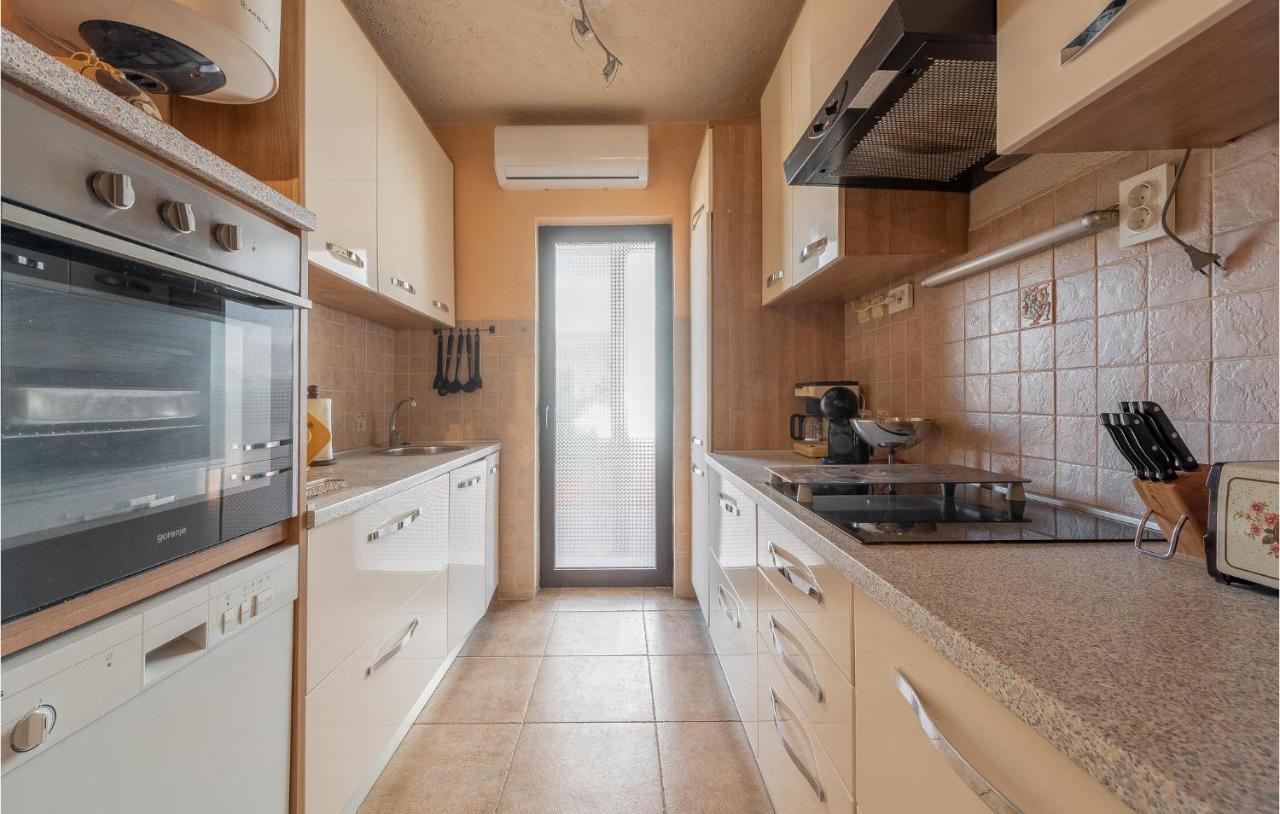 Cozy Home In Vrsi With Wifi Ngoại thất bức ảnh