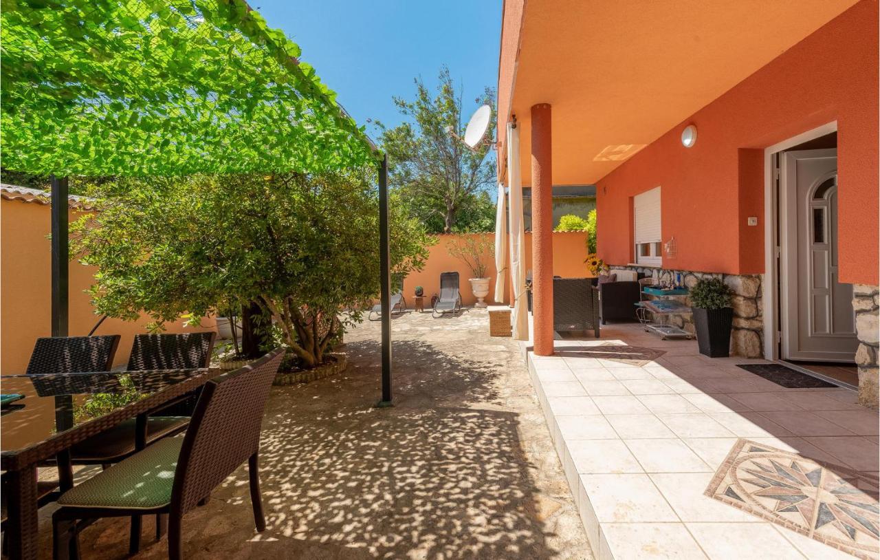 Cozy Home In Vrsi With Wifi Ngoại thất bức ảnh
