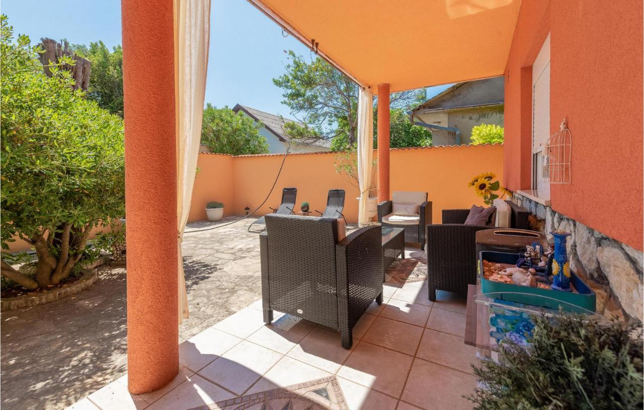 Cozy Home In Vrsi With Wifi Ngoại thất bức ảnh