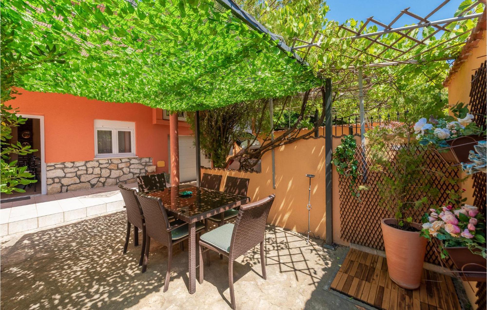 Cozy Home In Vrsi With Wifi Ngoại thất bức ảnh