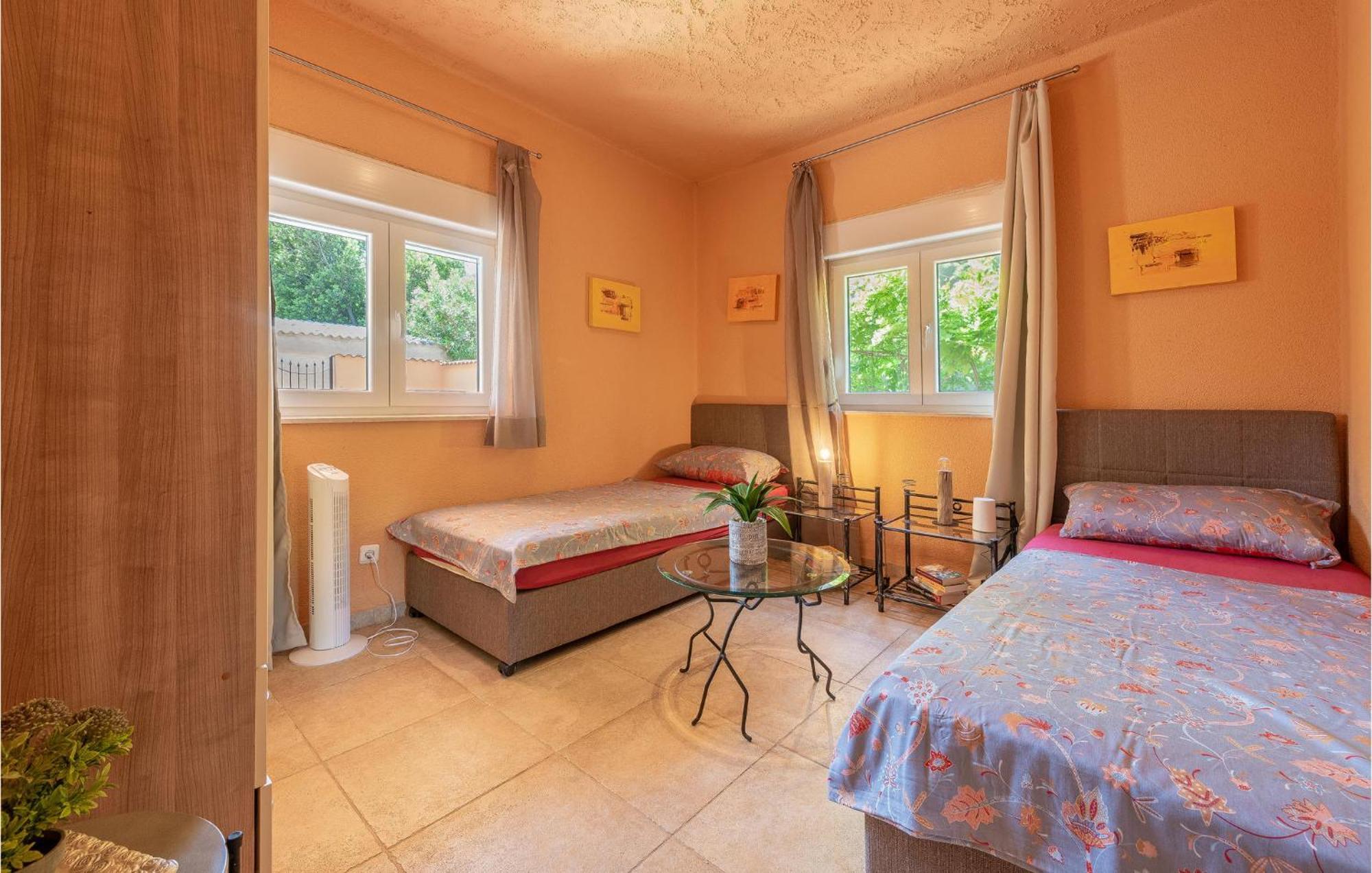 Cozy Home In Vrsi With Wifi Ngoại thất bức ảnh