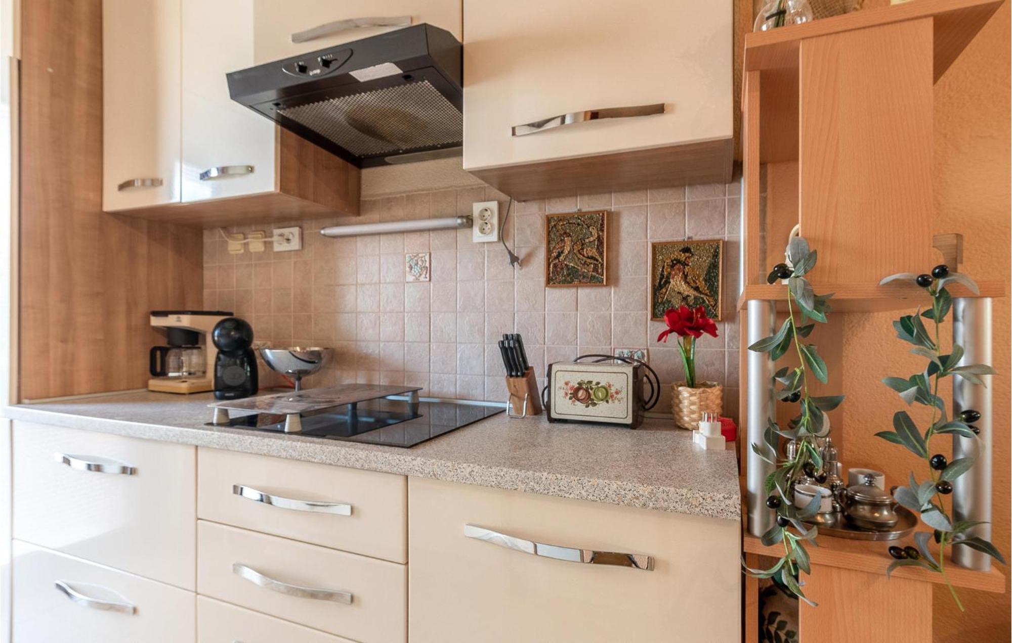 Cozy Home In Vrsi With Wifi Ngoại thất bức ảnh