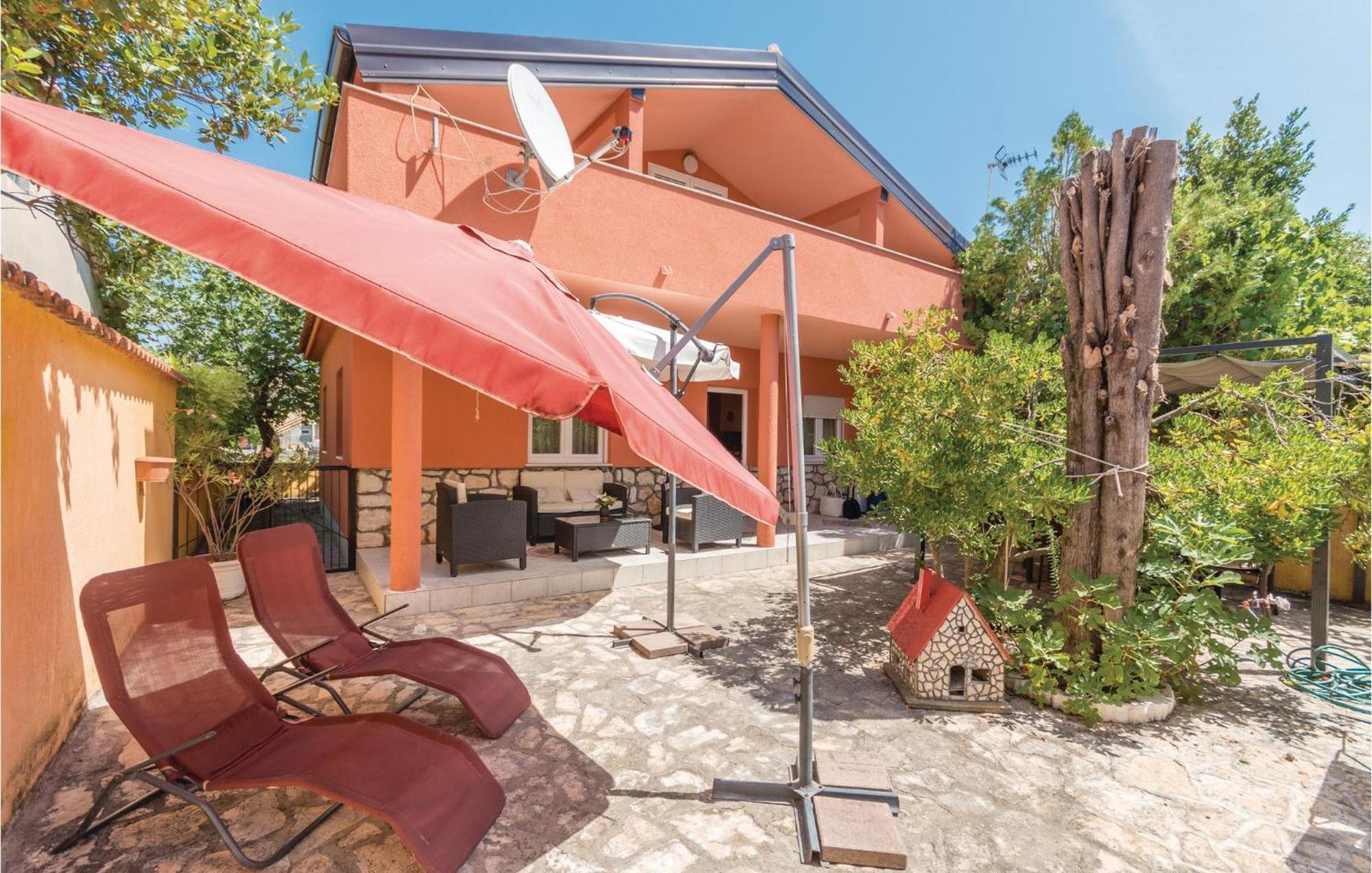 Cozy Home In Vrsi With Wifi Ngoại thất bức ảnh